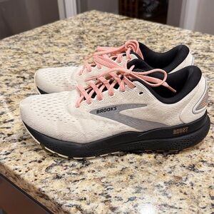 Brooks Women's Ghost 16 Running Shoes - Cream and Black